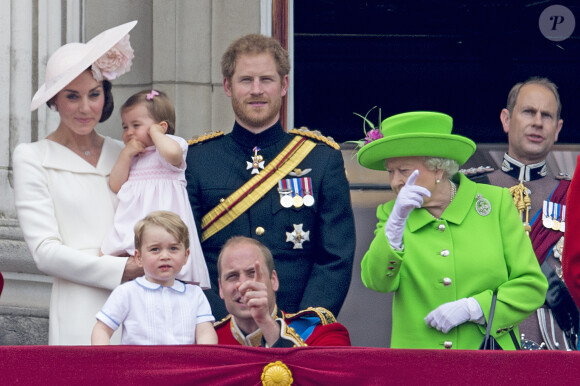 Kate Catherine Middleton, duchesse de Cambridge, la princesse Charlotte, le prince George, le prince William, la reine Elisabeth II d'Angleterre, le prince Edward, comte de Wessex - La famille royale d'Angleterre au balcon du palais de Buckingham lors de la parade "Trooping The Colour" à l'occasion du 90ème anniversaire de la reine. Le 11 juin 2016 
