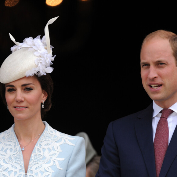 Une voie que pourrait bien suivre le prince William, précipité dans ce rôle de souverain en intérim avec le cancer de son père Charles III
Catherine Kate Middleton, duchesse de Cambridge et le prince William, duc de Cambridge - Messe à la cathédrale St Paul pour le 90ème anniversaire de la reine Elisabeth II d'Angleterre à Londres le 10juin 2016. 