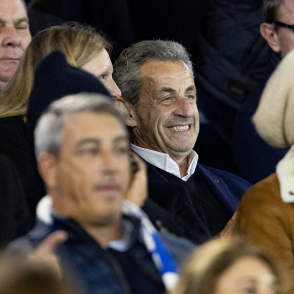 Nicolas Sarkozy - Célébrités dans les tribunes du match aller des huitièmes de finale de la Ligue des champions entre le PSG et la Real Sociedad (2-0) au Parc des Princes à Paris le 14 février 2024. © Cyril Moreau/Bestimage