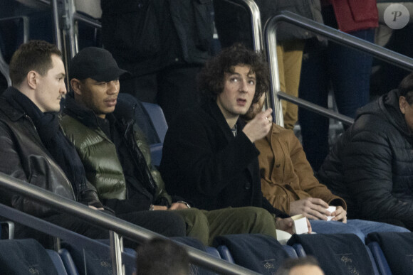 Vincent Lacoste - Célébrités dans les tribunes du match aller des huitièmes de finale de la Ligue des champions entre le PSG et la Real Sociedad (2-0) au Parc des Princes à Paris le 14 février 2024. © Cyril Moreau/Bestimage