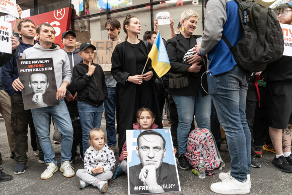 De nombreuses manifestations ont eu lieu depuis son incarcération
Manifestation de soutien à Alexei Navalny à New York, le 22 avril 2023.