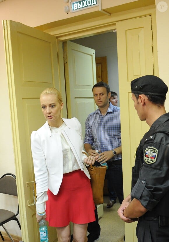 Il était l'époux d'Ioulia Navalnya
La femme d'Alexei Navalny - L'avocat, leader de l'opposition Alexeï Navalny et candidat aux prochaines élections de la mairie de Moscou a été condamné par le tribunal de Kirov,en Russie, à cinq ans de détention en colonie pénitentiaire le 18 juillet 2013.