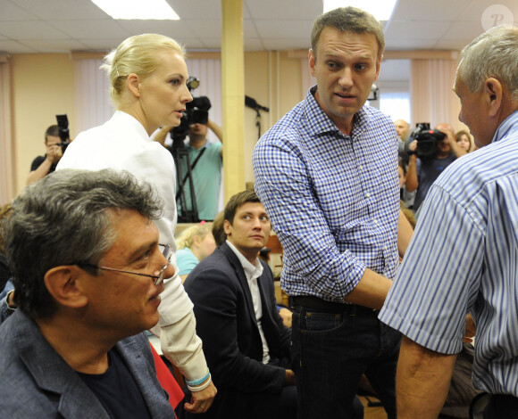 Boris Nemtsov et Alexeï Navalny et sa femme Yulia - L'avocat, leader de l'opposition Alexeï Navalny et candidat aux prochaines élections de la mairie de Moscou a été condamné par le tribunal de Kirov,en Russie, à cinq ans de détention en colonie pénitentiaire le 18 juillet 2013.