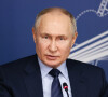 Il est considéré comme le principal opposant politique à Vladimir Poutine
Le président russe Vladimir Poutine préside une réunion sur la construction de la ligne de chemin de fer à grande vitesse reliant Moscou à Saint-Pétersbourg, le 15 février 2024.