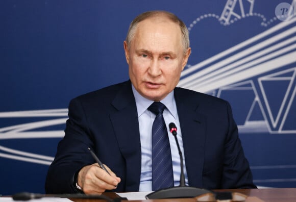 Il est considéré comme le principal opposant politique à Vladimir Poutine
Le président russe Vladimir Poutine préside une réunion sur la construction de la ligne de chemin de fer à grande vitesse reliant Moscou à Saint-Pétersbourg, le 15 février 2024.