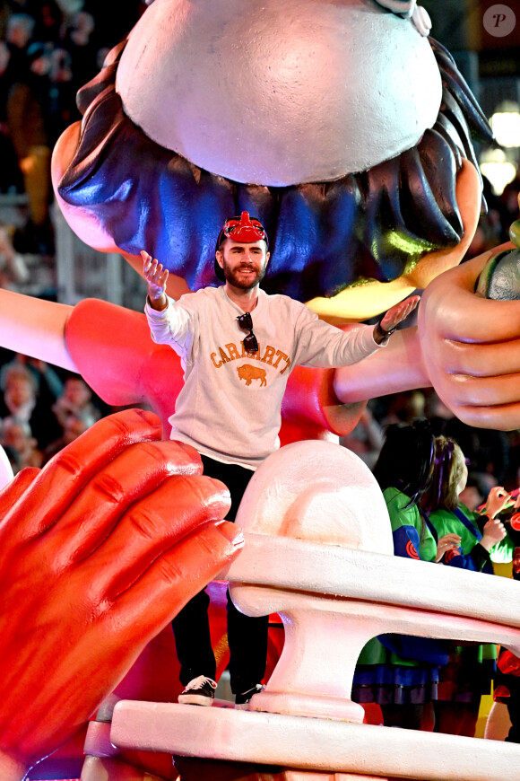 Cyprien, de son nom complet Cyprien Iov, né à Nice, vidéaste web, blogueur, acteur, scénariste de films et de bandes dessinées, qui a dessiné son char cette année, "BD à l'abordage", durant le premier corso carnavalesque illuminé du Carnaval de Nice 2024 "Roi de la Pop Culture", le 17 février 2024.