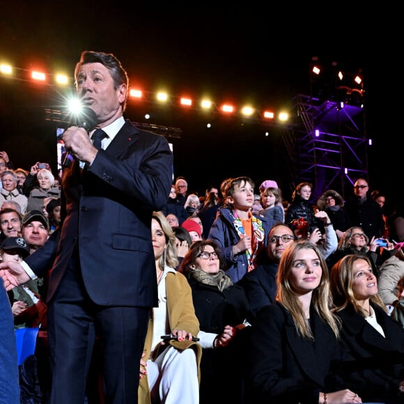 Christian Estrosi, le maire de Nice, et sa femme, Laura Tenoudji Estrosi qui fête ses 48 ans, durant le premier corso carnavalesque illuminé du Carnaval de Nice 2024 "Roi de la Pop Culture", le 17 février 2024.