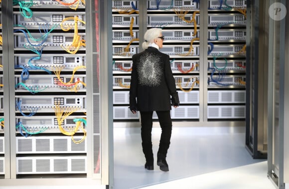 Karl Lagerfeld - Défilé de mode Chanel collection prêt-à-porter Printemps-Eté 2017 au Grand Palais lors de la fashion week à Paris, le 4 octobre 2016. 