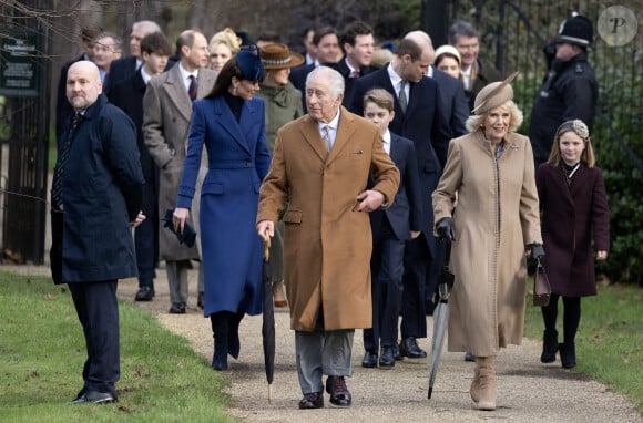 Le roi Charles III d'Angleterre et Camilla Parker Bowles, reine consort d'Angleterre, le prince William, prince de Galles, et Catherine (Kate) Middleton, princesse de Galles, avec leurs enfants le prince George de Galles, la princesse Charlotte de Galles et le prince Louis de Galles - Messe de Noël 2023.