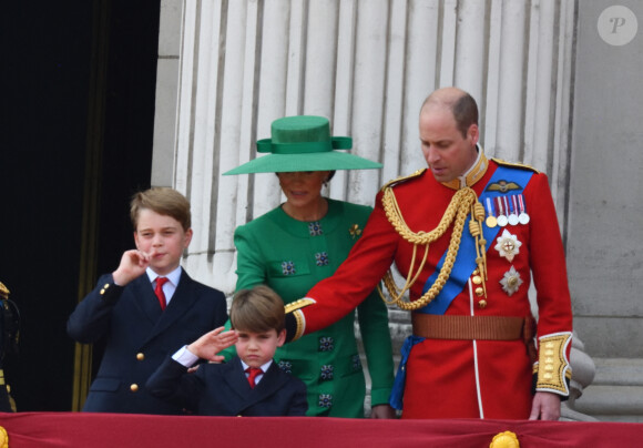 Le prince George, le prince Louis, Kate Catherine Middleton, princesse de Galles, le prince William de Galles - La famille royale d'Angleterre sur le balcon du palais de Buckingham lors du défilé "Trooping the Colour" à Londres. Le 17 juin 2023 