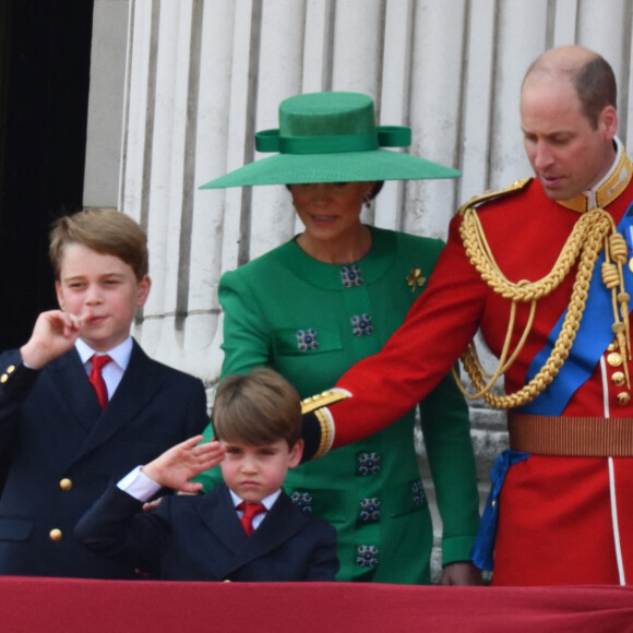 Le prince George, le prince Louis, Kate Catherine Middleton, princesse de Galles, le prince William de Galles - La famille royale d'Angleterre sur le balcon du palais de Buckingham lors du défilé "Trooping the Colour" à Londres. Le 17 juin 2023 