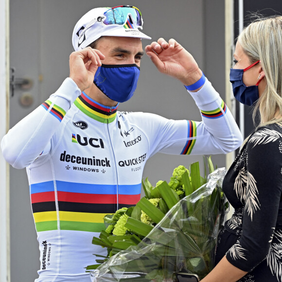 Mais c'était sans compter sur Marion Rousse qui n'a pas attendu pour lui répondre : "Il est inadmissible de s'attaquer comme il le fait à notre vie privée", a-t-elle répondu sur Instagram

Le cycliste français Julian Alaphilippe remporte sa troisième Flèche Wallonne à Huy en Belgique, le 21 avril 2021, après ses précédentes victoires en 2018 et 2019. Il a devancé Primoz Roglic (Jumbo-Visma) et Alejandro Valverde (Movistar). © Photo News / Panoramic / Bestimage