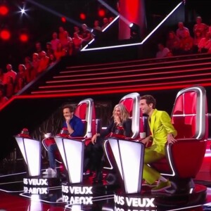 Durant les auditions à l'aveugle, Zazie s'est affichée en total look bleu marine.
Zazie, Bigflo et Oli, Vianney et Mika sont les nouveaux coachs de The Voice.