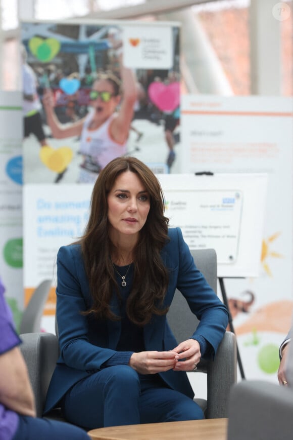 D'après elle, Kate Middleton aurait communiqué avec le prince Harry au cours des dernières semaines comme elle le raconte à Gala
Catherine (Kate) Middleton, princesse de Galles, inaugure la nouvelle unité de chirurgie de jour pour enfants "Evelina" à l'hôpital Guy's et St Thomas de Londres, Royaume Uni, le 5 décembre 2023. 