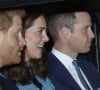 Voilà ce qu'avance l'experte en royauté et rédactrice en chef du magazine Majesty, Ingrid Seward
Le prince William, Catherine Kate Middleton, la duchesse de Cambridge (enceinte) et le prince Harry quittent le Palais de Buckingham en voiture après la réception "World mental health day" à Londres, le 10 octobre 2017. 