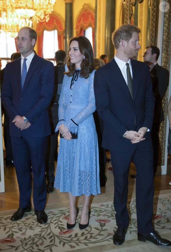 Le prince William, Catherine Kate Middleton, la duchesse de Cambridge (enceinte), le prince Harry à la réception "World mental health day" au palais de Buckingham à Londres, le 10 octobre 2017. 