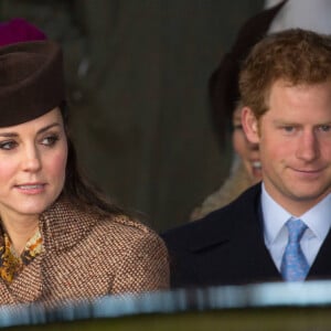 Catherine Kate Middleton, la duchesse de Cambridge enceinte et le prince Harry - La reine, accompagnée des membres de la famille royale anglaise, assiste à la messe de Noël à Sandringham, le 25 décembre 2014. 