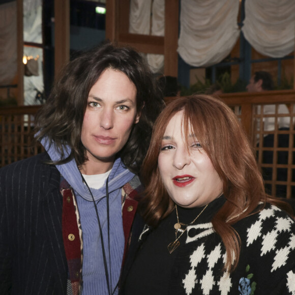 Ce qui a permis à Marilou Berry de retrouver son ancienne partenaire Julie Fournier. 
Exclusif - Julie Fournier et Marilou Berry se retrouvent 18 ans après avoir joué ensemble dans Nos Jours Heureux - L'incontournable Sandra Sisley, reine des soirées parisiennes investit tous les jeudis, le Café Lapérouse, situé sur la prestigieuse Place de la Concorde. © Jack Tribeca / Bestimage No web pour Belgique et Suisse
