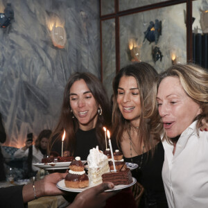 La directrice de la communication du restaurant, Laurène Barbut, a profité de ce concept novateur pour célébrer son anniversaire avec ses proches!
Exclusif - Illustration - L'incontournable Sandra Sisley, reine des soirées parisiennes investit tous les jeudis, le Café Lapérouse, situé sur la prestigieuse Place de la Concorde. © Jack Tribeca / Bestimage No web pour Belgique et Suisse