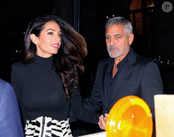 Exclusif - George Clooney et sa femme Amal sont de sortie pour fêter leur anniversaire de mariage à New York, le 27 septembre 2022. 