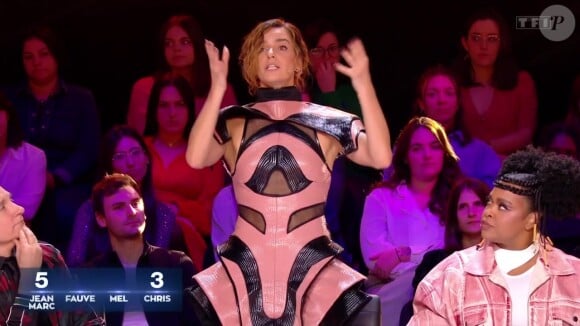 Fauve Hautot a choqué les téléspectateurs avec sa tenue vestimentaire lors du deuxième prime de l'émission
Fauve Hautot fait l'unanimité contre elle auprès des téléspectateurs de TF1 à cause de sa tenue dans le dernier prime de Danse avec les stars.