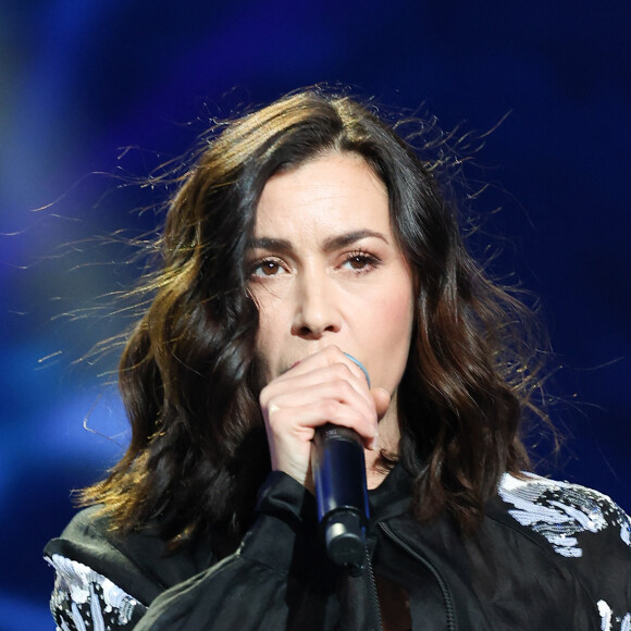 Interviewée par les journalistes de La Tribune Dimanche, la chanteuse de 44 ans a expliqué pourquoi elle avait préféré mettre sur pause sa carrière médiatique.
Olivia Ruiz - Les personnalités se mobilisent lors de la 37ème édition du Téléthon sur le plateau de France 2, avec pour parrain Vianney. Cette année, 80,6 millions de dons ont été promis. Le 9 décembre 2023. © Coadic Guirec / Bestimage 