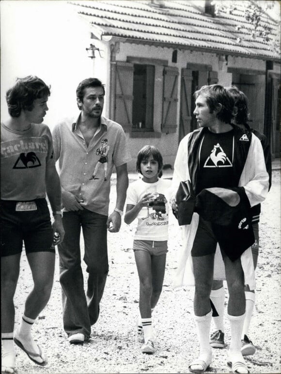 Alain Delon en 1973 à Douchy avec Anthony son fils et JC Bouttier © Keystone Press Agency/ZUMA Wire/ABACAPRESS.COM