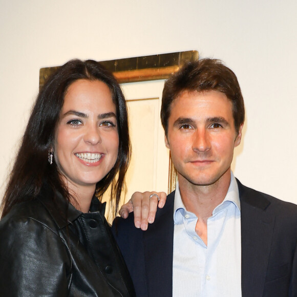 Semi-exclusif - Anouchka Delon et son mari Julien Dereims - Conférence de presse pour la vente de la collection Alain Delon chez Bonhams Cornette de Saint Cyr à Paris le 19 juin 2023. © Coadic Guirec/Bestimage