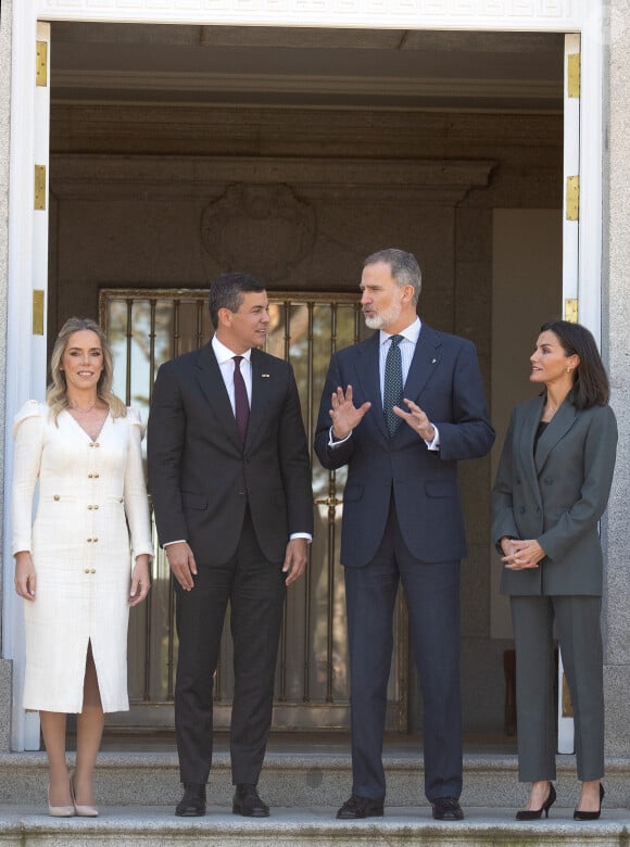 Le couple recevait le président du Paraguay.
Le roi Felipe VI et la reine Letizia d'Espagne lors de la réception avec le président du Paraguay Santiago Pena et sa femme Leticia Ocampos au palais de la Zarzuela à Madrid. Le 28 février 2024 