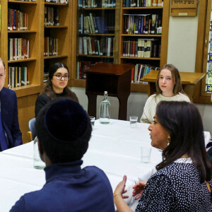 Le prince William, prince de Galles visite la synagogue Western Marble Arch et rencontre des survivants de l'Holocauste et des personnes touchées par l'antisémitisme à Londres, au Royaume-Uni, le 29 février 2024. 