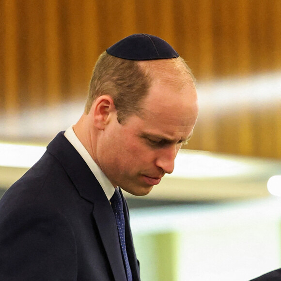 Il a en effet visité une synagogue. 
Le prince William, prince de Galles visite la synagogue Western Marble Arch et rencontre des survivants de l'Holocauste et des personnes touchées par l'antisémitisme à Londres, au Royaume-Uni, le 29 février 2024. 