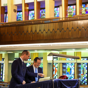 Une visite qui va tout de même rassurer leurs fans ! 
Le prince William, prince de Galles visite la synagogue Western Marble Arch et rencontre des survivants de l'Holocauste et des personnes touchées par l'antisémitisme à Londres, au Royaume-Uni, le 29 février 2024. 