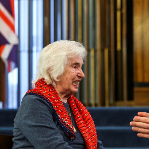 Pour parler avec une survivante de l'Holocauste. 
Le prince William, prince de Galles visite la synagogue Western Marble Arch et rencontre des survivants de l'Holocauste et des personnes touchées par l'antisémitisme à Londres, au Royaume-Uni, le 29 février 2024. 