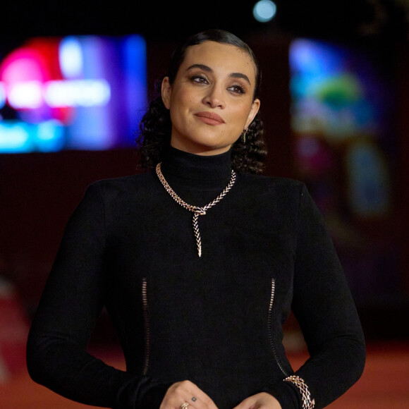 A 31 ans, Camélia Jordana ne cesse d'inspirer ses fans à bien des niveaux.
Camélia Jordana à la première du film "Avant que les flammes ne s'éteignent" lors de la 18ème édition du festival du film de Rome.
