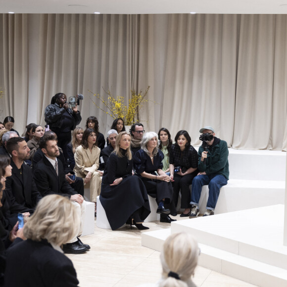 Simon Porte Jacquemus et Marco Maestri, Anna Wintour, , Delphine Arnault, Sophie Fontanel - Remise de la médaille du "Chevalier de l'Ordre des Arts et des Lettres" au créateur Simon Porte Jacquemus des mains de la rédactrice de l'édition américaine de Vogue Anna Wintour au siège de la marque Jacquemus à Paris, France, le 2 mars 2024, en marge de la mode femme automne / hiver 2024-2025 lors de la Fashion Week de Paris (PFW). © Olivier Borde/Bestimage 