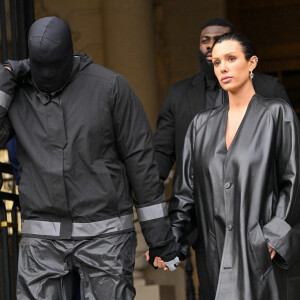 Kanye West (Ye) et sa femme Bianca Censori à la sortie de l'hôtel Ritz lors de la semaine de la mode femme automne/hiver 2024-2025 (PFW), à Paris, France, le 28 février 2024.
