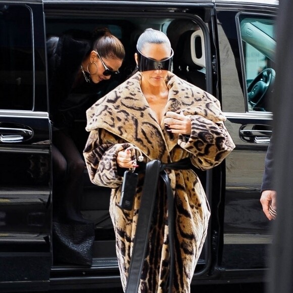 Exclusif - Kim Kardashian allant déjeuner au restaurant Costes à Paris le 3 mars 2023.