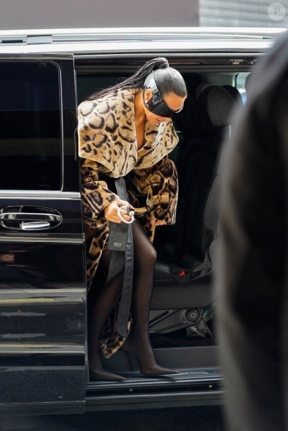 Exclusif - Kim Kardashian allant déjeuner au restaurant Costes à Paris le 3 mars 2023.
