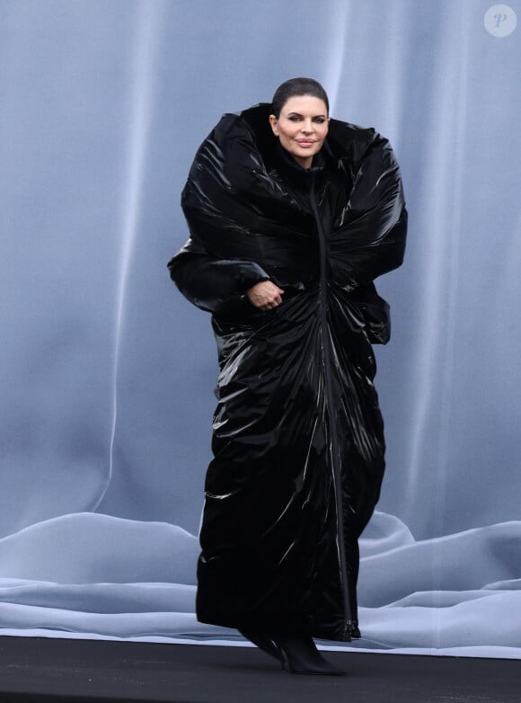 Lisa Rinna - Arrivées au défilé Balenciaga mode femme automne / hiver 2024-2025 à la Sorbonne Nouvelle lors de la Fashion Week de Paris (PFW), à Paris, France, le 3 mars 2024. © Denis Guignebourg/Bestimage 