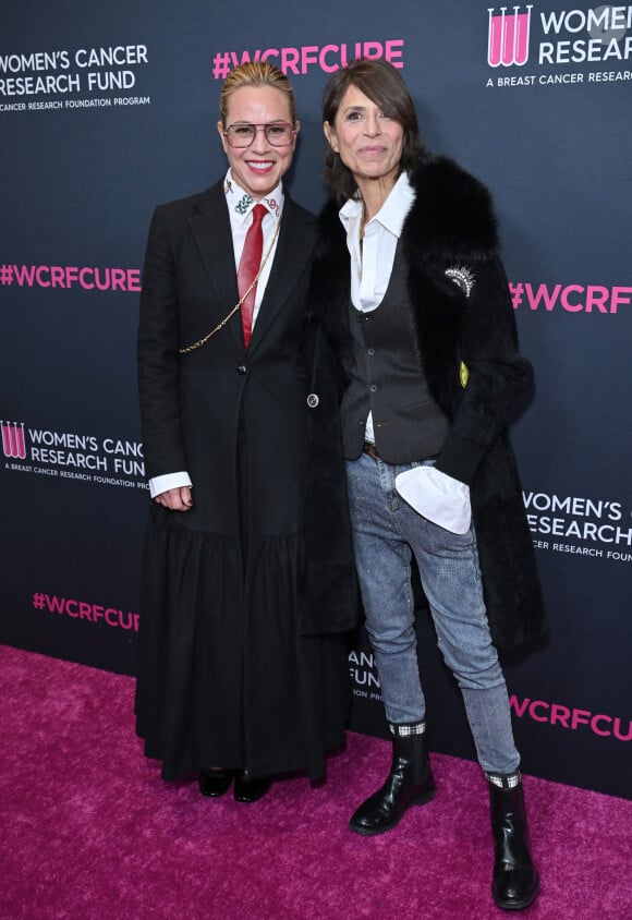 Maria Bello et Dominique Crenn. - Photocall du dîner de gala caritatif "Women's cancer research fund" à Beverly Hills, le 16 mars 2023.