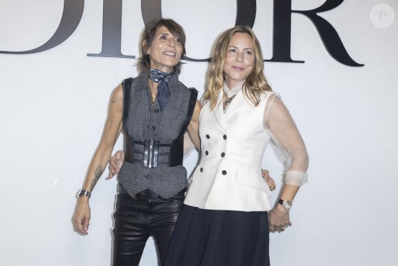 Maria Bello et sa fiancée Dominique Crenn au photocall du défilé de mode Dior lors de la la Fashion Week printemps/été 2022 de Paris, France, le 28 septembre 2021. © Olivier Borde/Bestimage