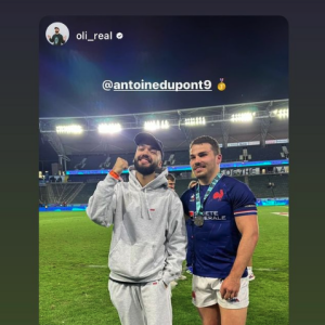 "J'ai rejoint Toto à Los Angeles. Je suis stressé de ouf, let's go !", ajoute Oli
 
Oli (Bigflo et Oli) à Los Angeles pour soutenir Antoine Dupont.