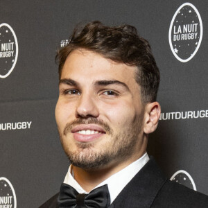 Antoine Dupont rejoint par un célèbre rappeur
 
Antoine Dupont - Soirée de la 19ème édition de la Nuit du Rugby à l'Olympia, Paris. © Pierre Perusseau/Bestimage