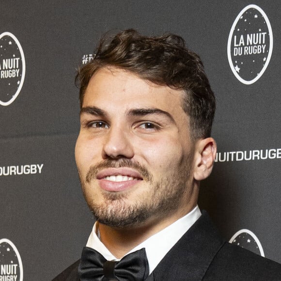 Antoine Dupont rejoint par un célèbre rappeur
 
Antoine Dupont - Soirée de la 19ème édition de la Nuit du Rugby à l'Olympia, Paris. © Pierre Perusseau/Bestimage