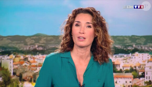 Marie-Sophie Lacarrau a souffert d'un gros problème à l'oeil 
Illustration du 1er journal de 13h présenté par Marie-Sophie Lacarrau et diffusé sur TF1 en direct , Paris