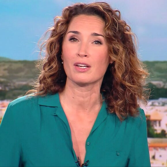 Marie-Sophie Lacarrau a souffert d'un gros problème à l'oeil 
Illustration du 1er journal de 13h présenté par Marie-Sophie Lacarrau et diffusé sur TF1 en direct , Paris