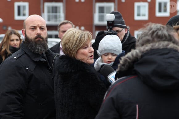 Une attitude que Claudette, la soeur de Céline Dion, n'a pas comprise.
Claudette Dion, soeur de Daniel Dion Obsèques de Daniel Dion, frère de Céline Dion, en présence de la famille et des amis en l'église Saints-Simon-et-Jude à Charlemagne, le 25 janvier 2016. Daniel Dion est décédé d'un cancer le 16 janvier dernier quelques jours après son beau-frère René Angélil.Céline Dion n'a pas assisté aux obsèques de son frère. © Eric Yainiri / Bestimage 