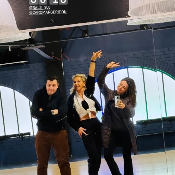 Caroline Margeridon accompagnée de ses enfants pendants les répétitions de "Danse avec les stars". Instagram