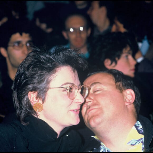 ARCHIVES - JOSIANE BALASKO ET COLUCHE A LA PREMIERE DU FILM "SAC DE NOEUDS" EN 1985