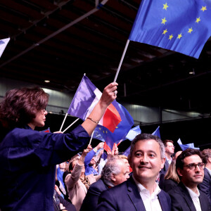 Devant les journalistes, la maman de Zohra n'a pas hésité à se mettre debout sur sa chaise tout en agitant un drapeau européen !
Rachida Dati, ministre de la Culture, Gérald Darmanin, ministre de l'Intérieur lors du meeting "Besoin d'Europe" au Grand Palais à Lille pour le lancement de la campagne du parti Renaissance pour les élections européennes en présence de V.Hayer. e 9 mars 2024. © Dominique Jacovides / Bestimage 